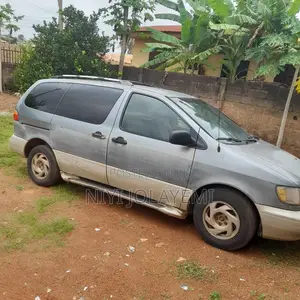 Toyota Sienna 2000 Blue