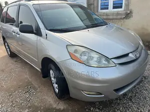 Toyota Sienna XLE AWD 2006 Gold
