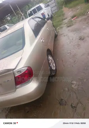 Toyota Camry 2005 Gold