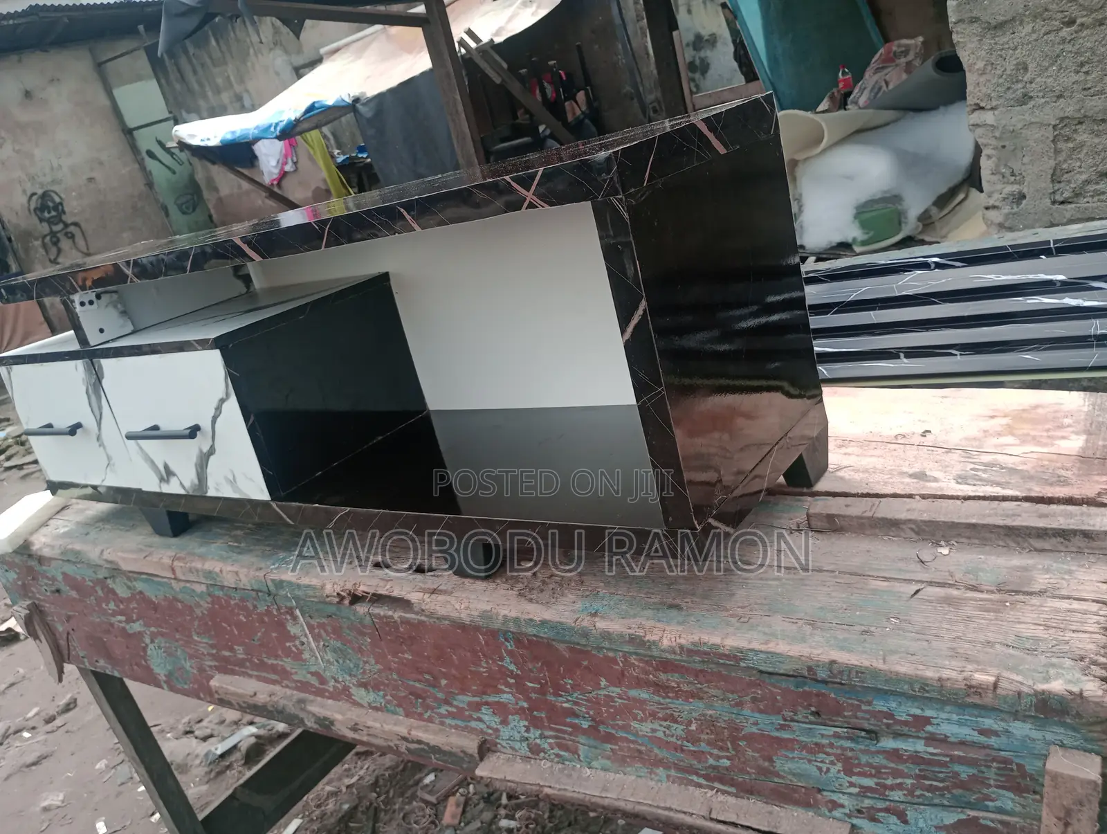 4 Feet TV Stand