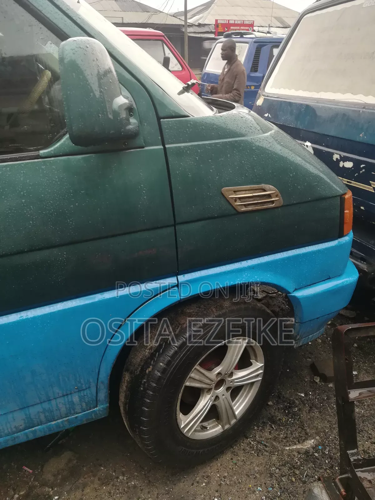 Volkswagen Transporter 2004 Green