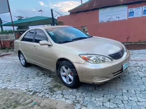 Toyota Camry 2005 Gold