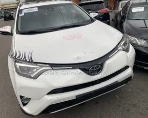 Toyota RAV4 Platinum AWD (2.5L 4cyl 6A) 2017 White