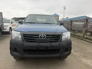 Toyota Hilux 2013 Blue