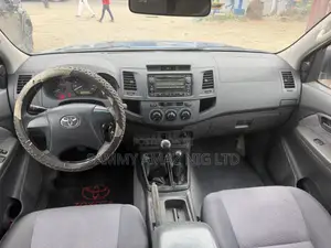 Toyota Hilux 2013 Blue