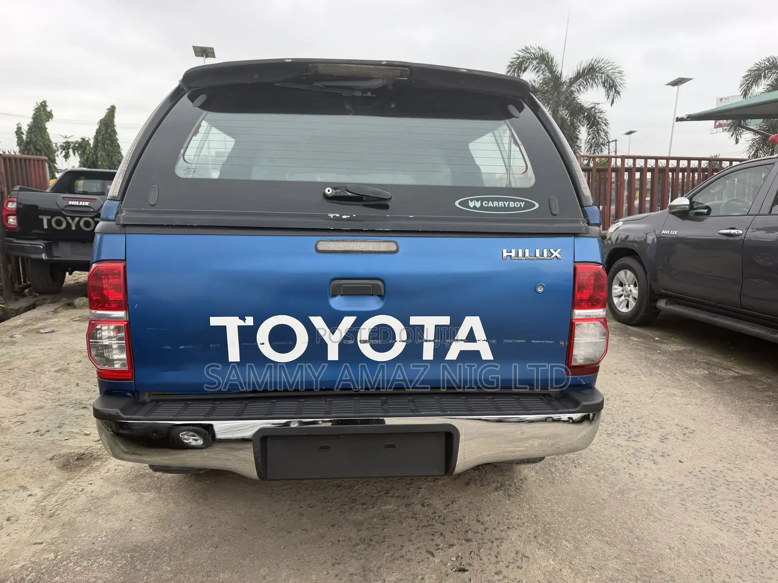 Toyota Hilux 2013 Blue