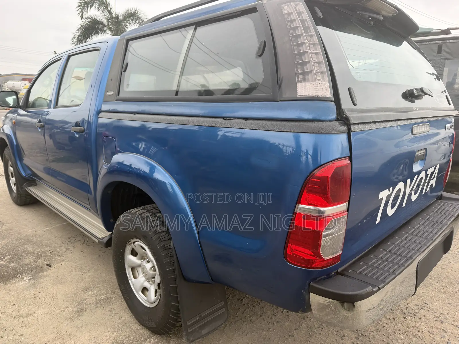 Toyota Hilux 2013 Blue