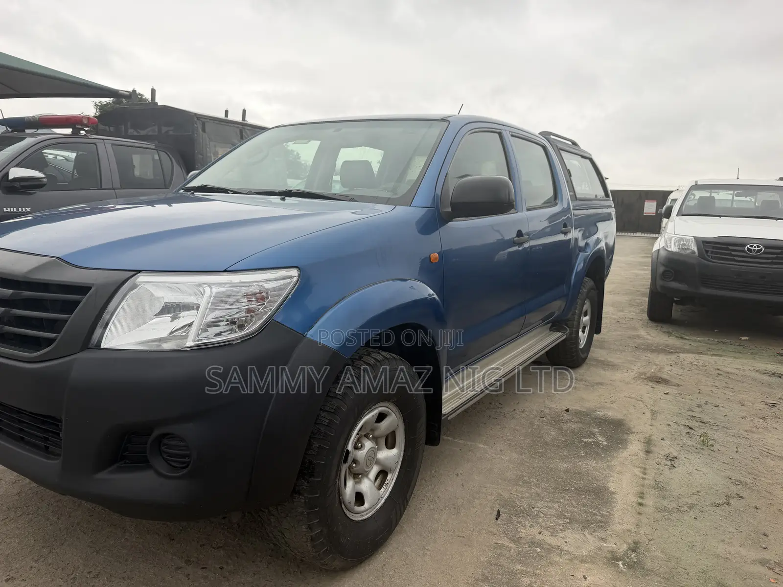 Toyota Hilux 2013 Blue