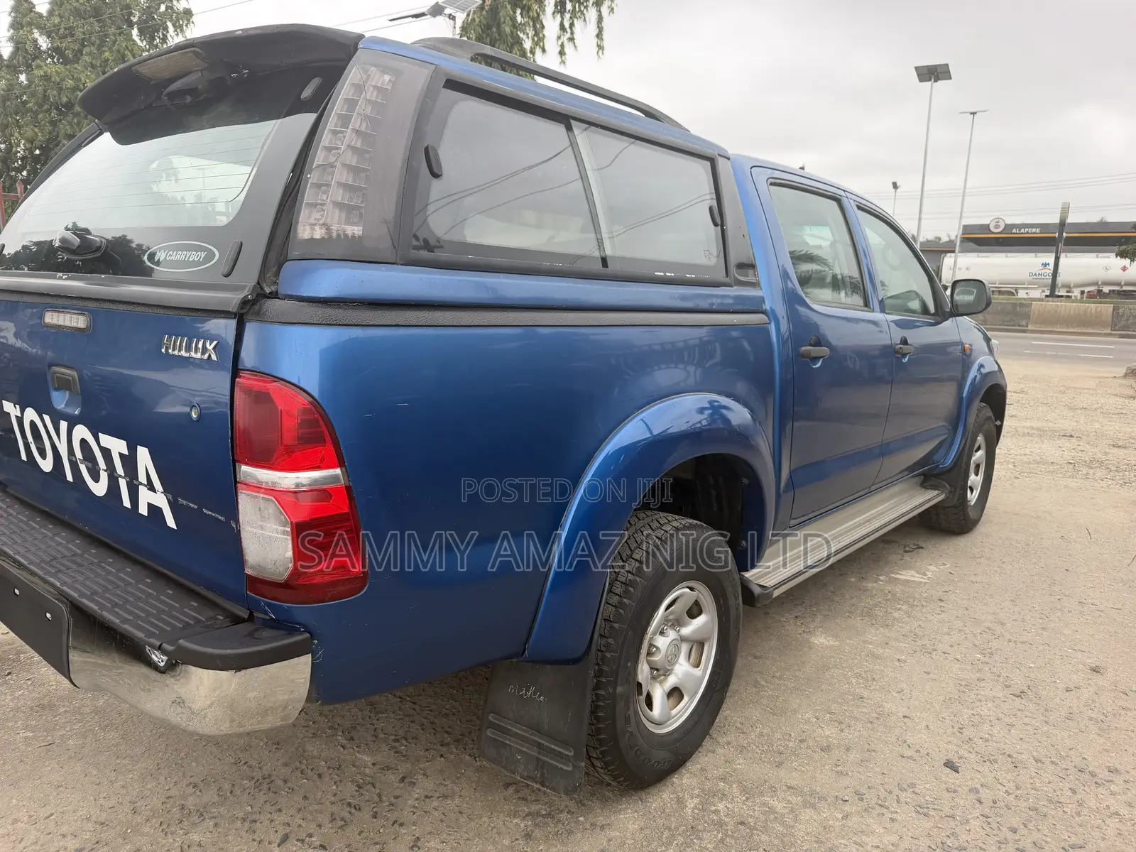 Toyota Hilux 2013 Blue