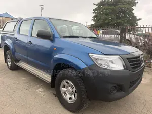 Toyota Hilux 2013 Blue