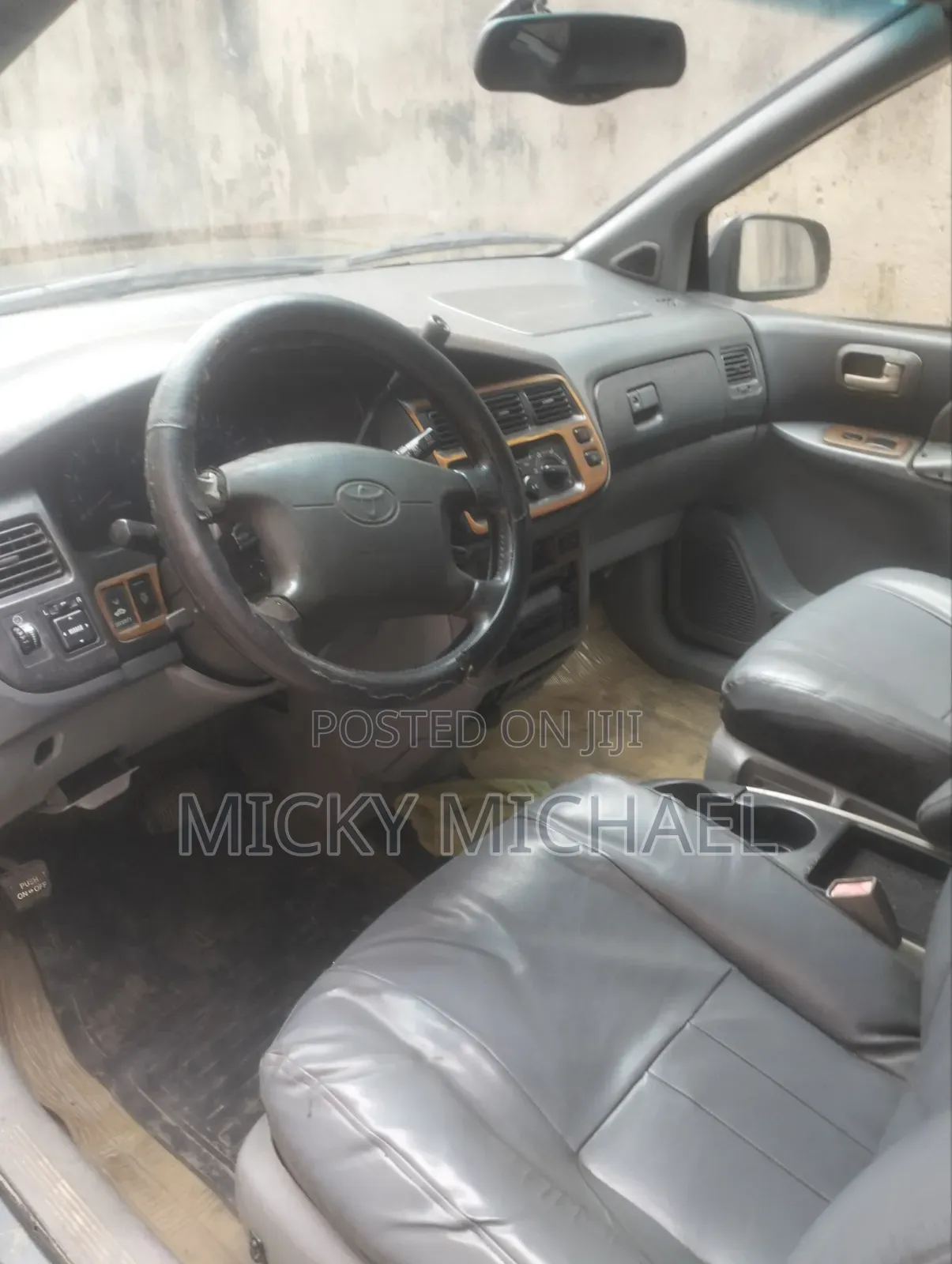 Toyota Sienna 2000 Gray