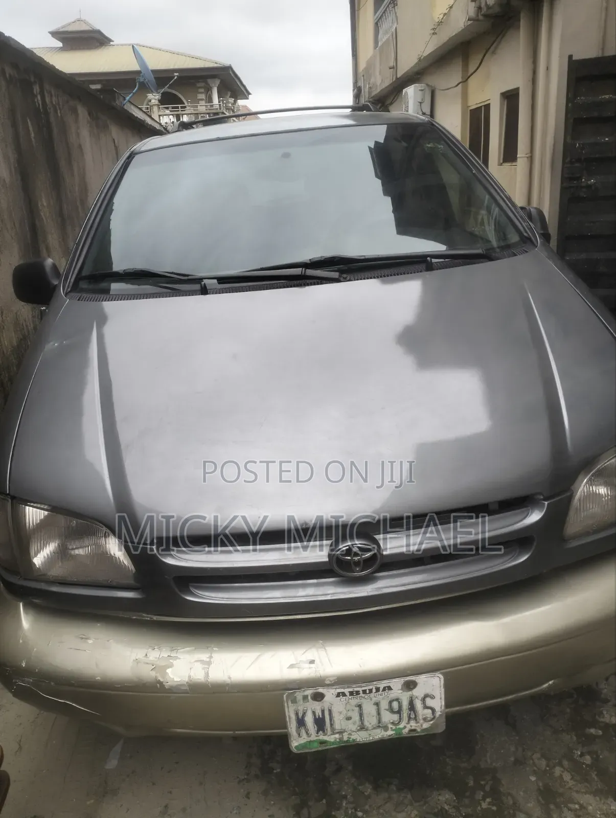 Toyota Sienna 2000 Gray