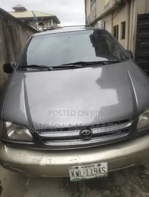 Toyota Sienna 2000 Gray
