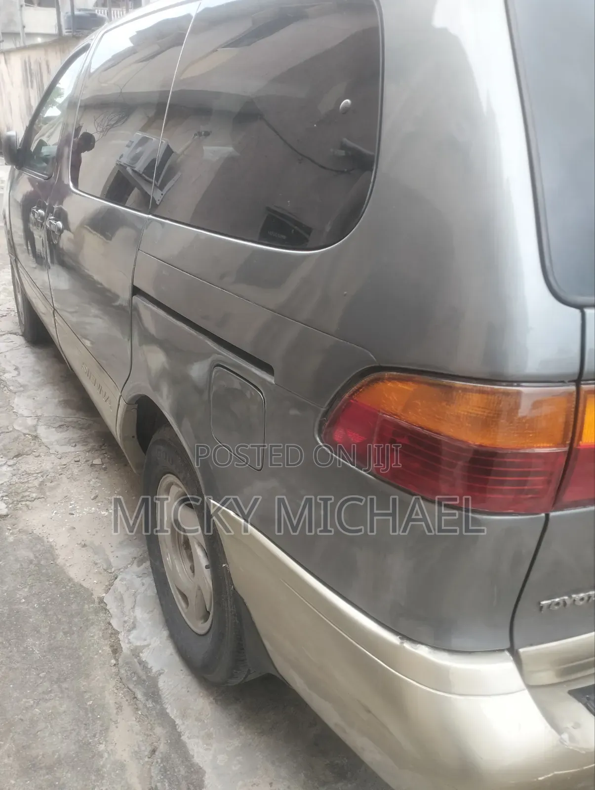 Toyota Sienna 2000 Gray
