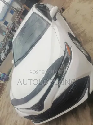 Toyota Camry 2019 White