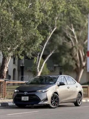 Toyota Corolla LE (1.8L 4cyl 2A) 2018 Gray