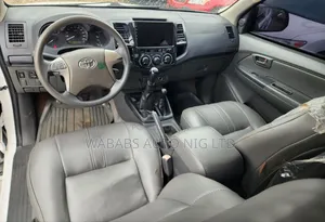 Toyota Hilux 2013 White