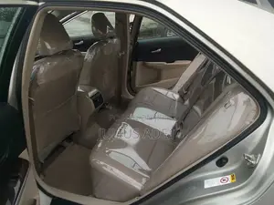 Toyota Camry SE 4dr Sedan (2.5L 4cyl 6A) 2012 Beige