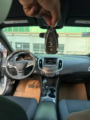 Chevrolet Cruze Premier Hatchback 2019 White