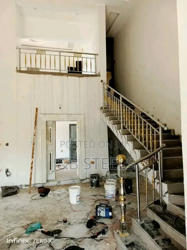 Balustrades Gold Stand