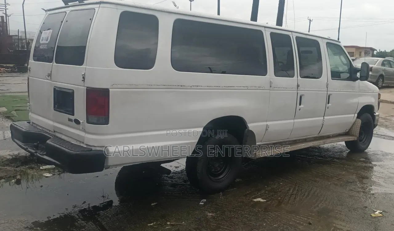 Ford E350 2010