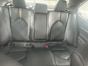 Toyota Camry XLE FWD (2.5L 4cyl 8AM) 2018 Silver