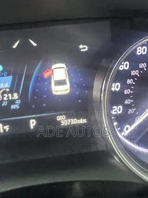 Toyota Camry XLE FWD (2.5L 4cyl 8AM) 2018 Silver
