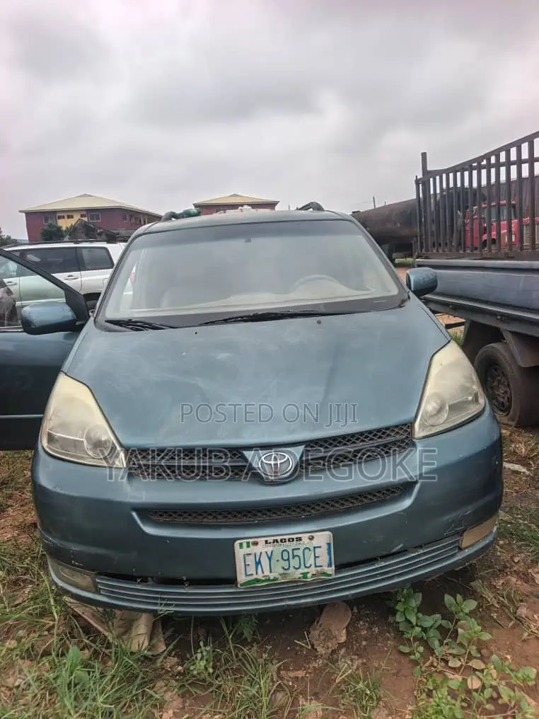 Toyota Sienna 2005 Blue