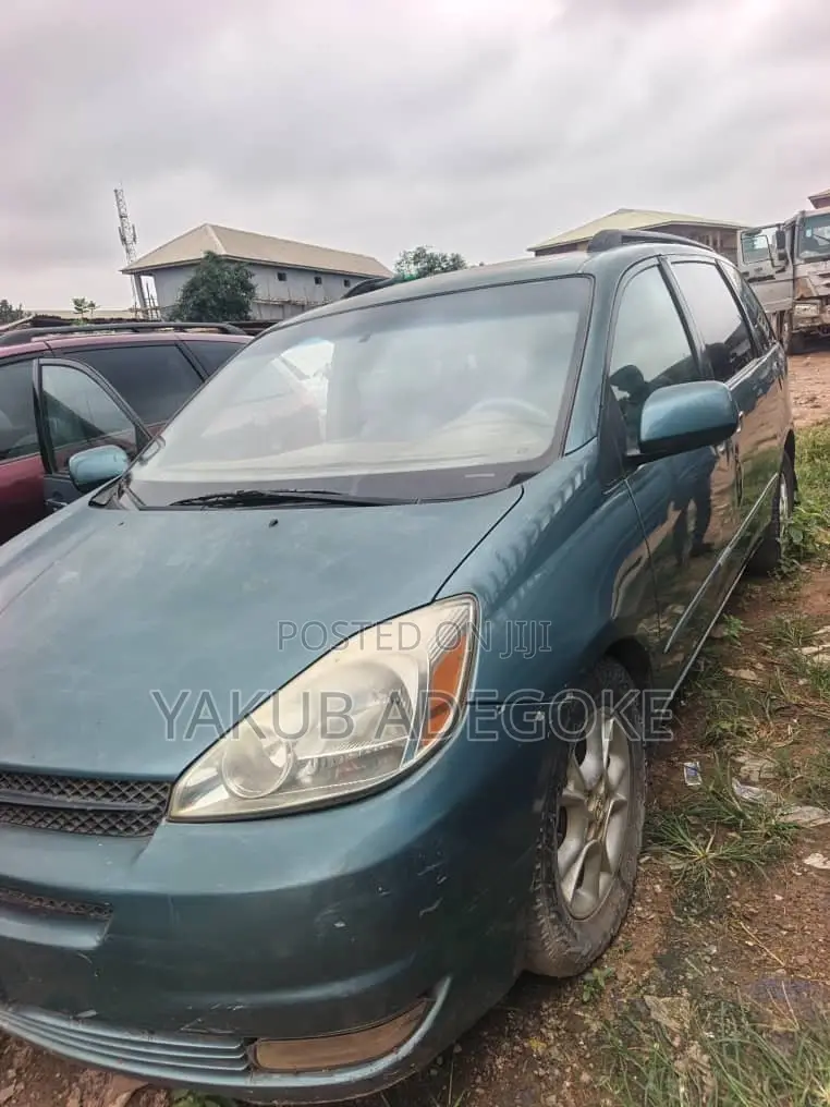 Toyota Sienna 2005 Blue