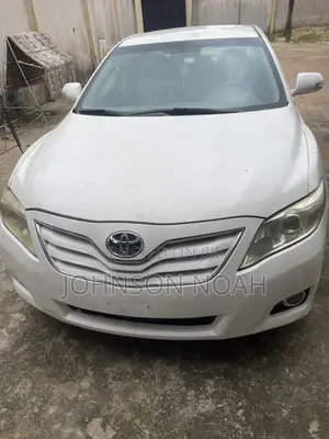Toyota Camry LE V6 4dr Sedan (3.5L 6cyl 6AM) 2010 White