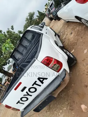 Toyota Hilux 2014 White