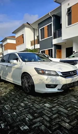 Honda Accord Touring V-6 4dr Sedan (3.5L 6cyl 6A) 2014 White
