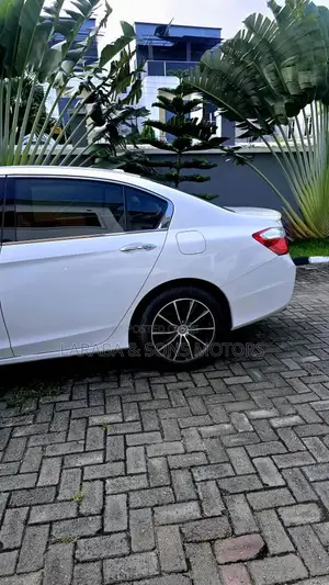 Honda Accord Touring V-6 4dr Sedan (3.5L 6cyl 6A) 2014 White