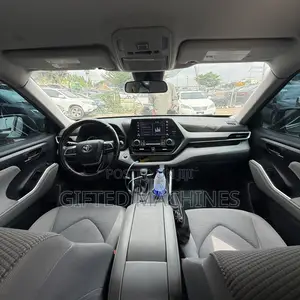 Toyota Highlander 2021 Gray