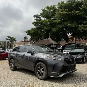 Toyota Highlander 2021 Gray