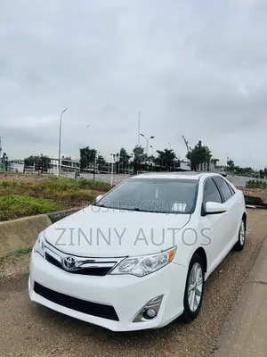 Toyota Camry XLE 4dr Sedan (2.5L 4cyl 6A) 2014 White