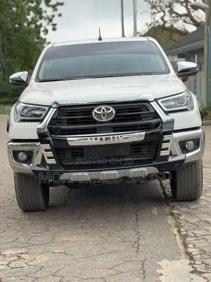Toyota Hilux 2023 White