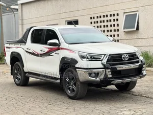 Toyota Hilux 2023 White