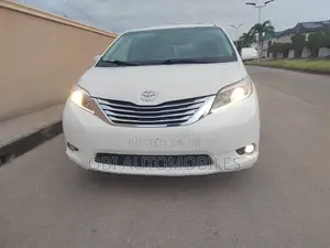 Toyota Sienna 2015 White