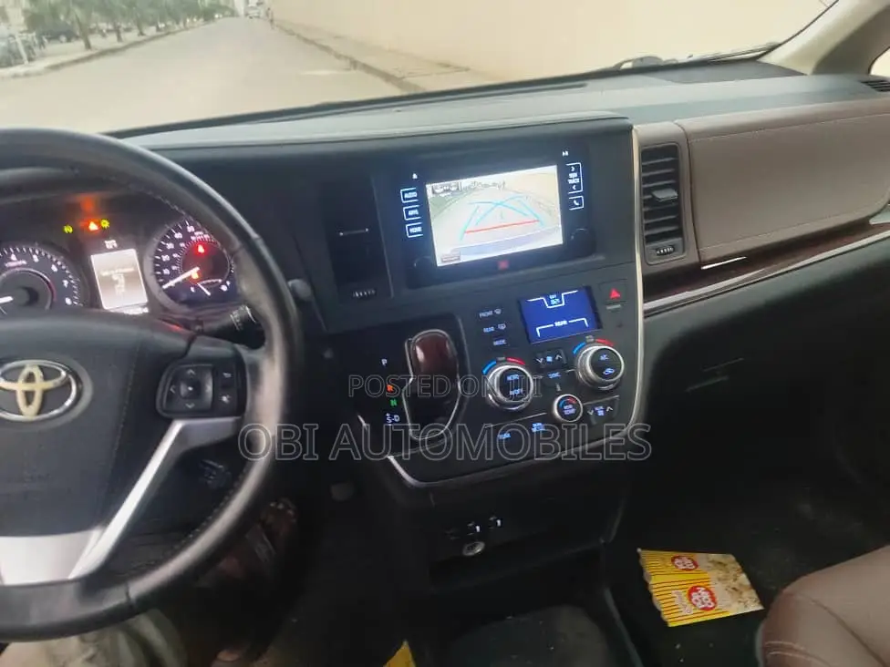 Toyota Sienna 2015 White