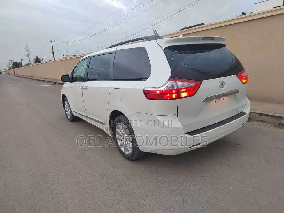 Toyota Sienna 2015 White