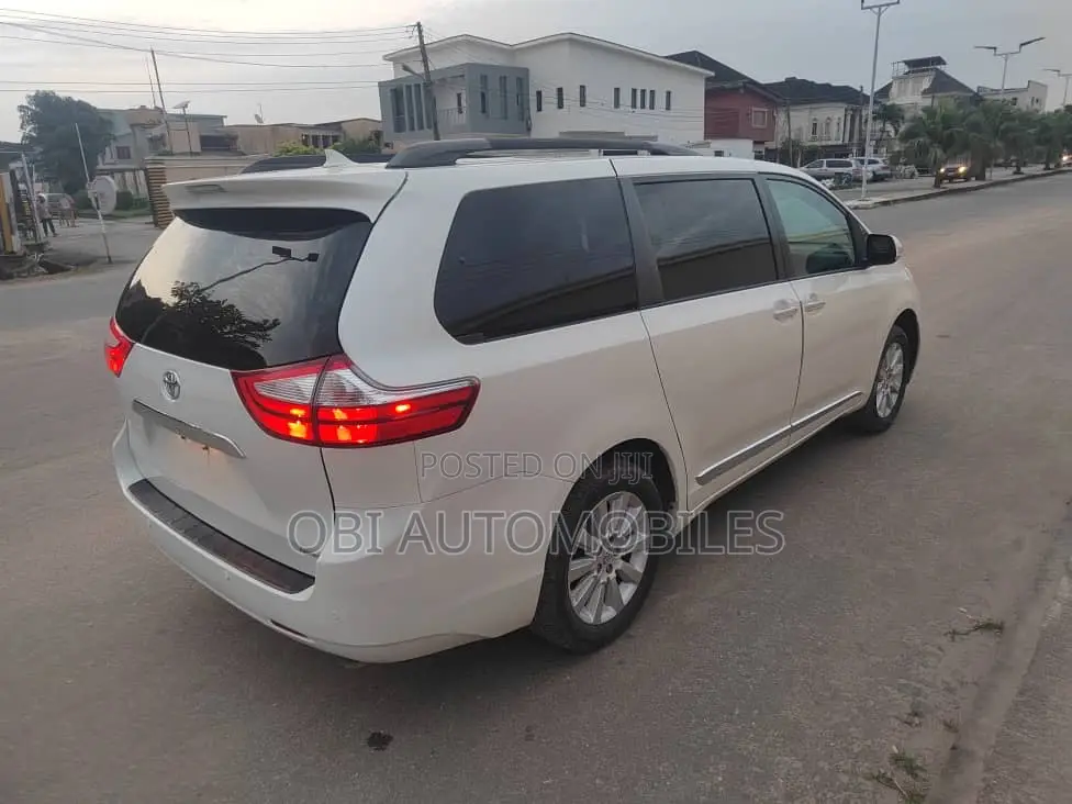 Toyota Sienna 2015 White
