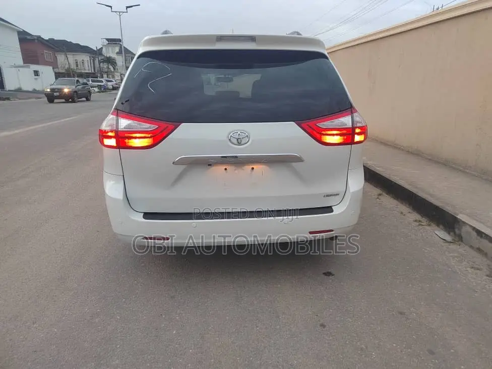 Toyota Sienna 2015 White
