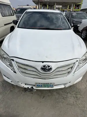 Toyota Camry 2.4 XLE 2008 White