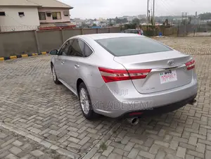 Toyota Avalon XLE Sedar FWD (3.5L 6cyl 6A) 2013 Silver