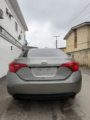 Toyota Corolla LE Eco (1.8L 4cyl 2A) 2018 Gray