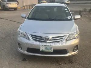 Toyota Corolla LE 4dr Sedan (1.8L 4 cyl 4A) 2009 Silver
