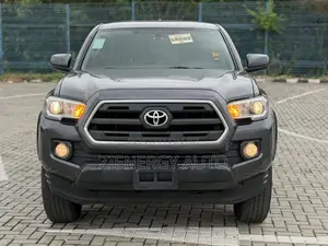 Toyota Tacoma SR5 2017 Gray