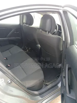 Toyota Avensis 2010 Gray