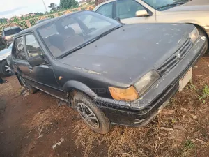 Nissan Sunny 2000 Gray